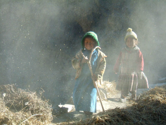 063_ Enfants humbles et heureux