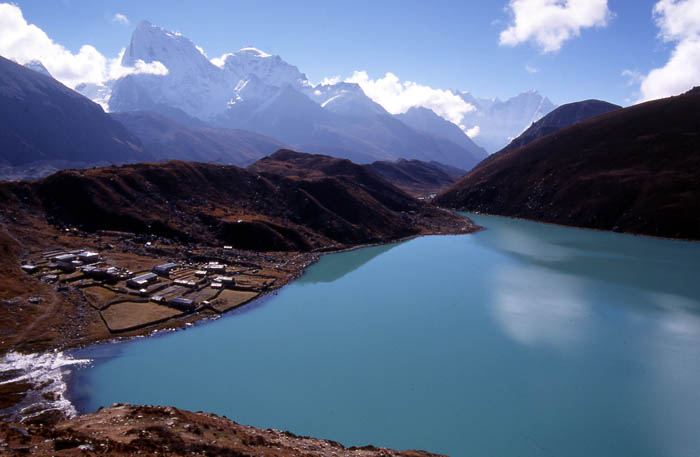 13_Village et lac de Gokyo et le Taboche