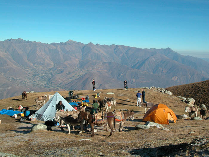 09_Premier bivouac face a la cordillere noire