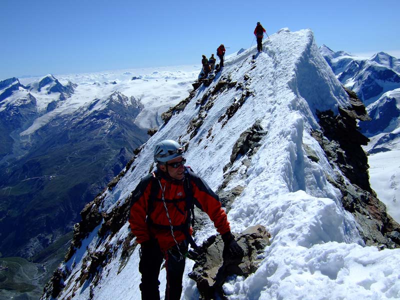 023 L'arete entre sommet suisse et sommet italien