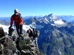 018 Au dela de l'epaule rocher avec crampons aux pieds ce qui n'est pas commode