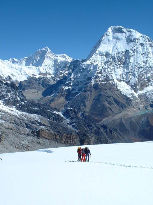 029_Montee au camp 1, au fond le Makalu