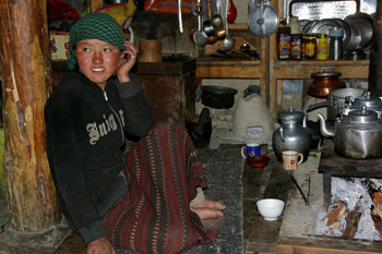 cousine de Karseng dans son interieur  