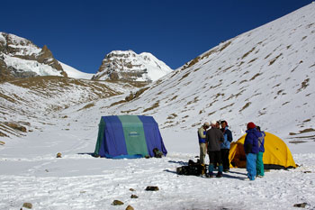 Depuis le camp du lac, itineraire vers le Saribung caché au fond