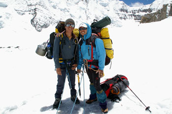 Tenzing et Galzen, de grosses charges, mais heureux de redescendre 