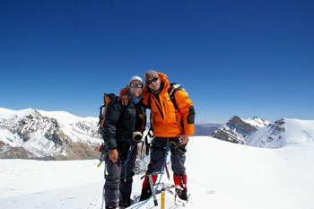 Joie du sommet, au fond le Tibet